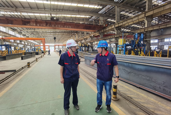 公司黨委書記走訪慰問一線職工 公司黨委書記走訪慰問一線職工